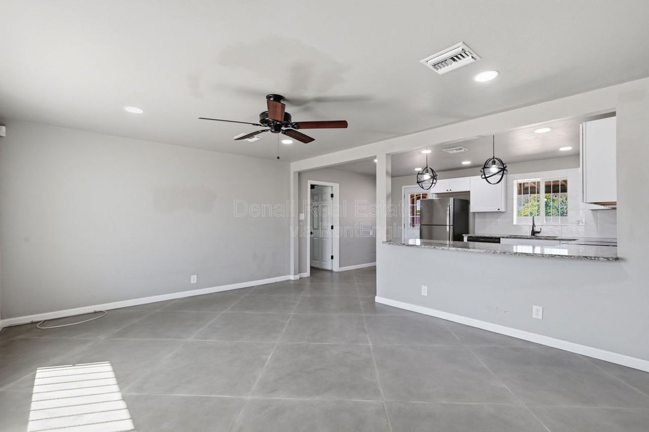 5113 E Bellevue St - Photo 3 of 29