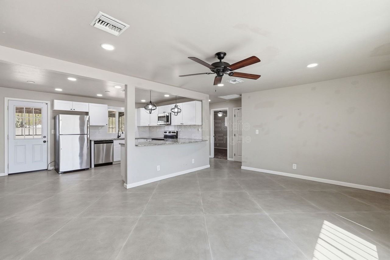 5113 E Bellevue St - Photo 4 of 29