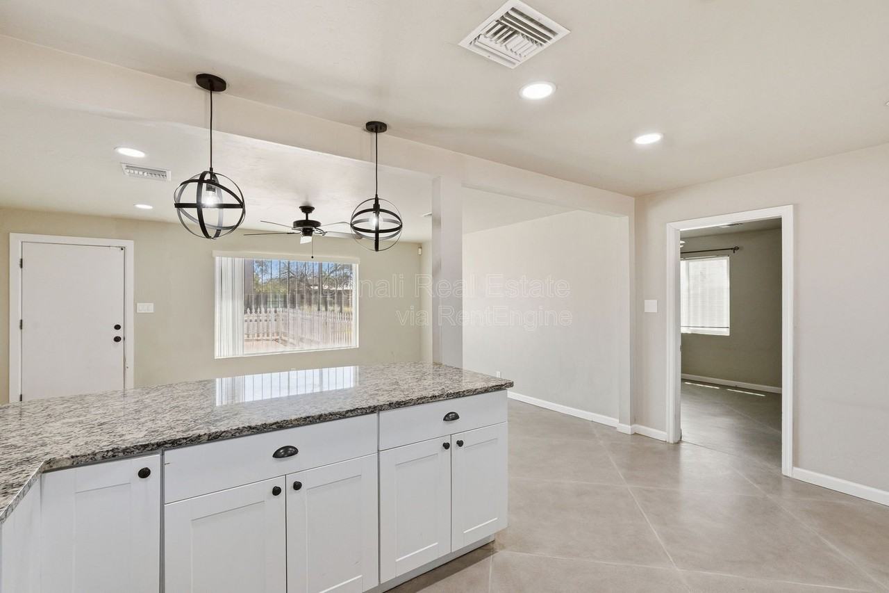 5113 E Bellevue St - Photo 6 of 29