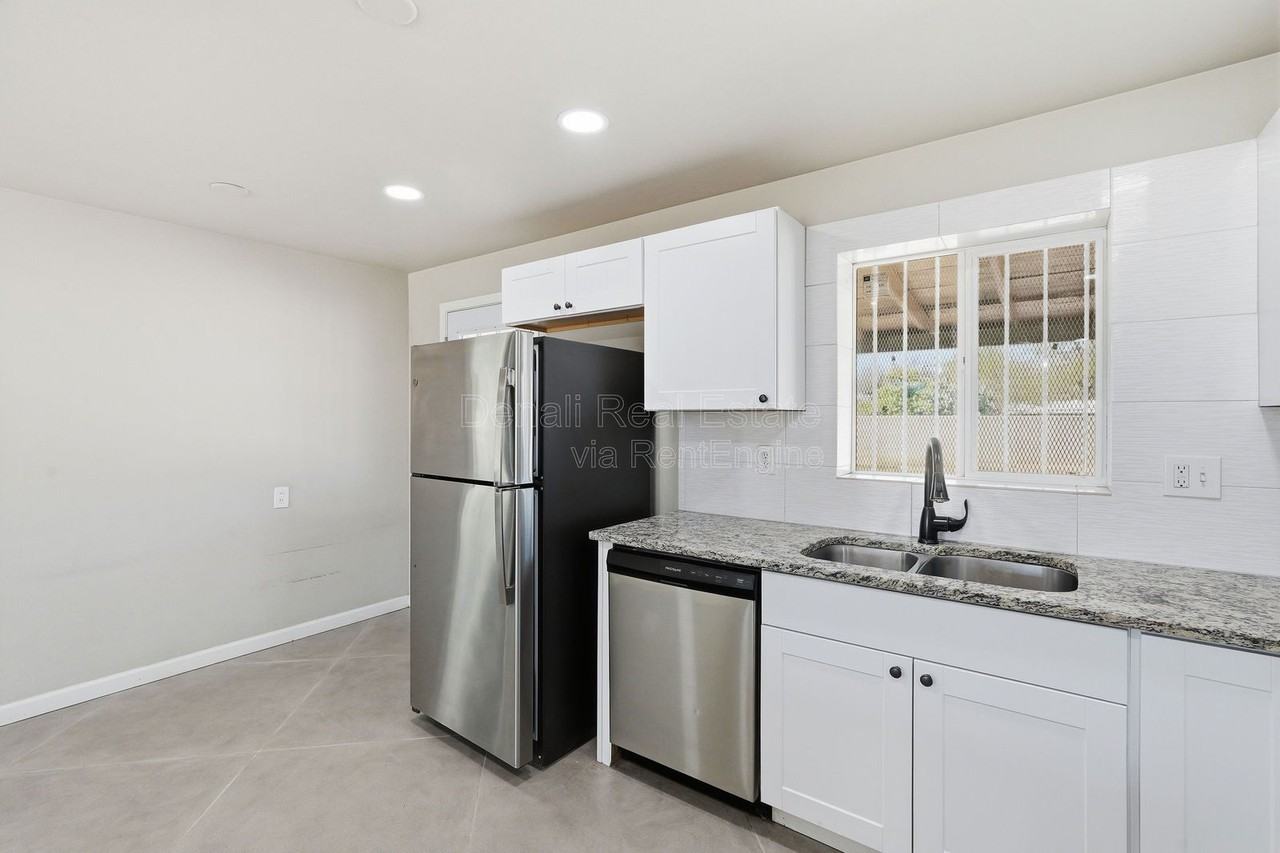 5113 E Bellevue St - Photo 7 of 29