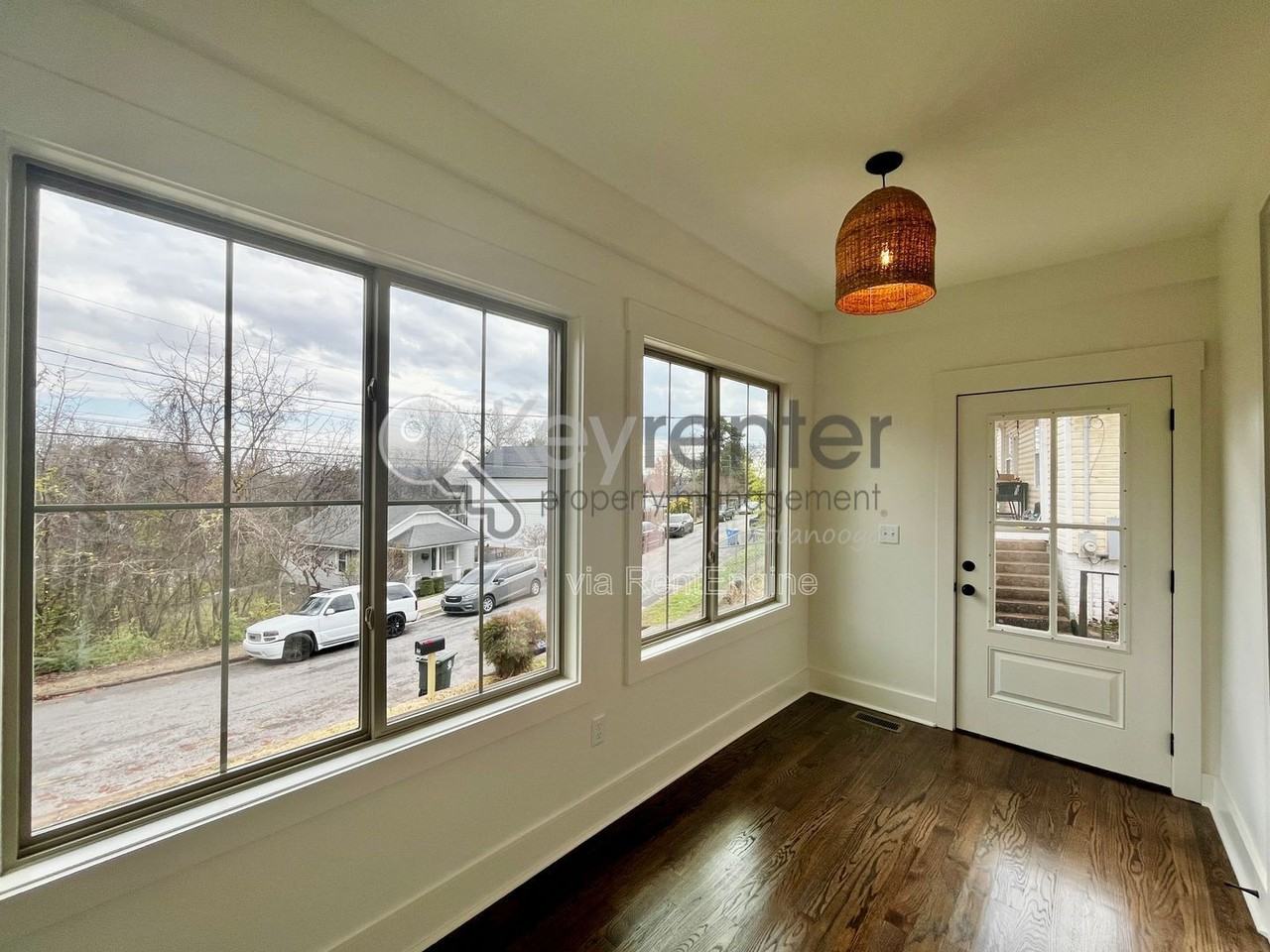 3571 Crompton St - Photo 4 of 20