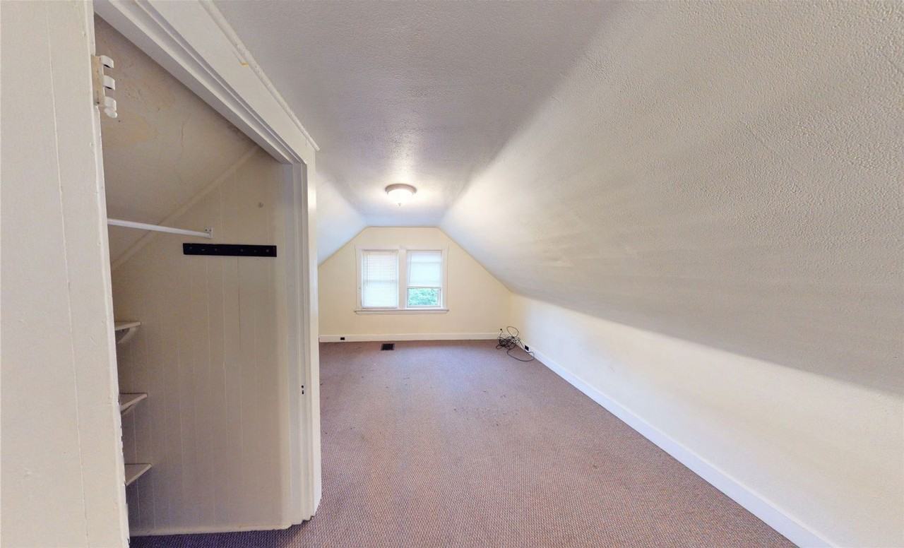 2424 W Clifton Ave - Photo 6 of 12