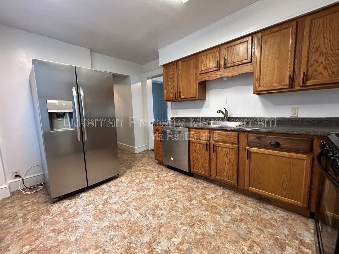 1832 S Burdick St - Photo 4 of 13