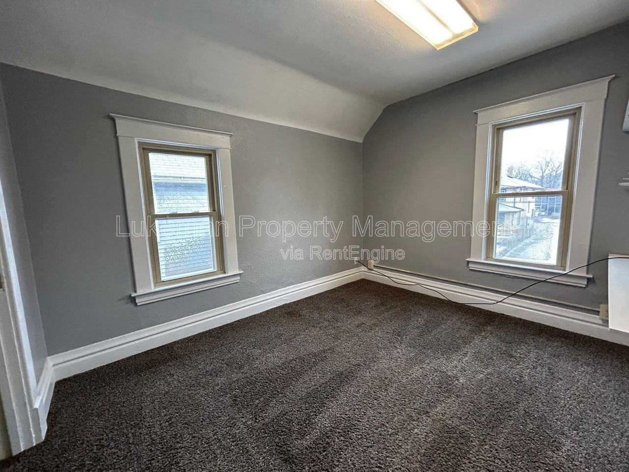 1832 S Burdick St - Photo 5 of 13