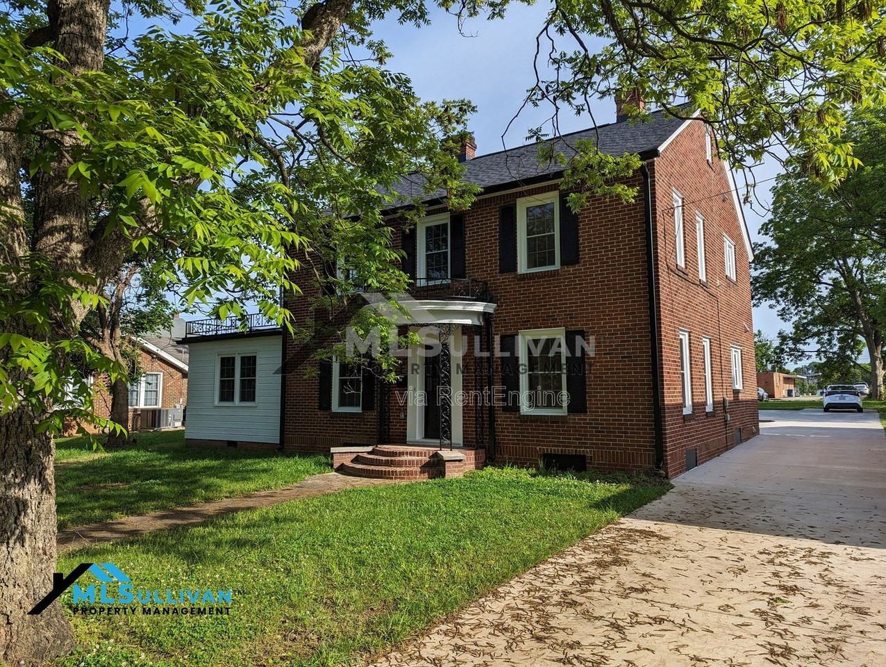 229 W Elm St - Photo 2 of 20