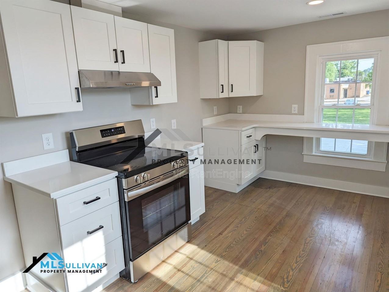 229 W Elm St - Photo 5 of 20