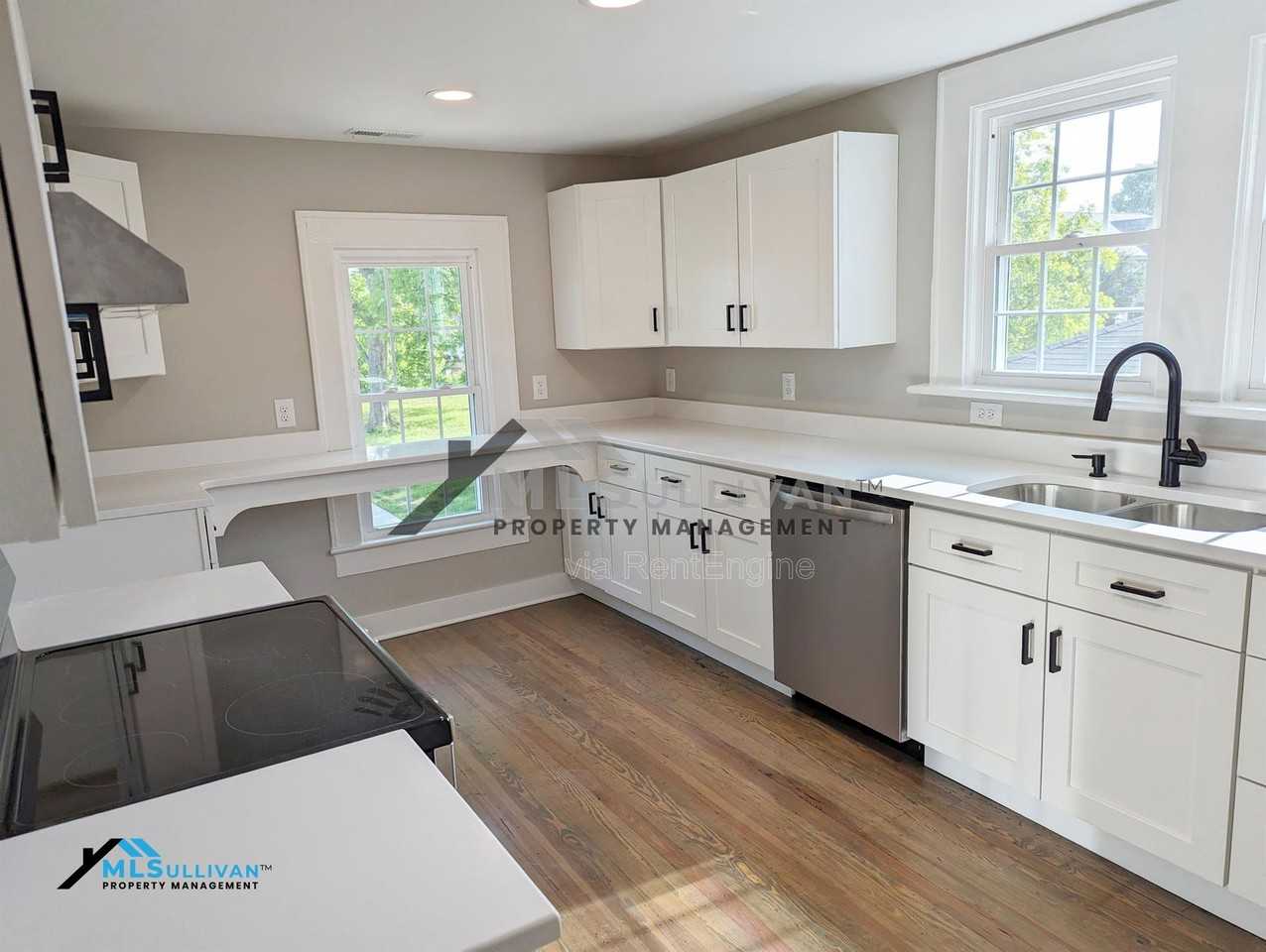 229 W Elm St - Photo 6 of 20