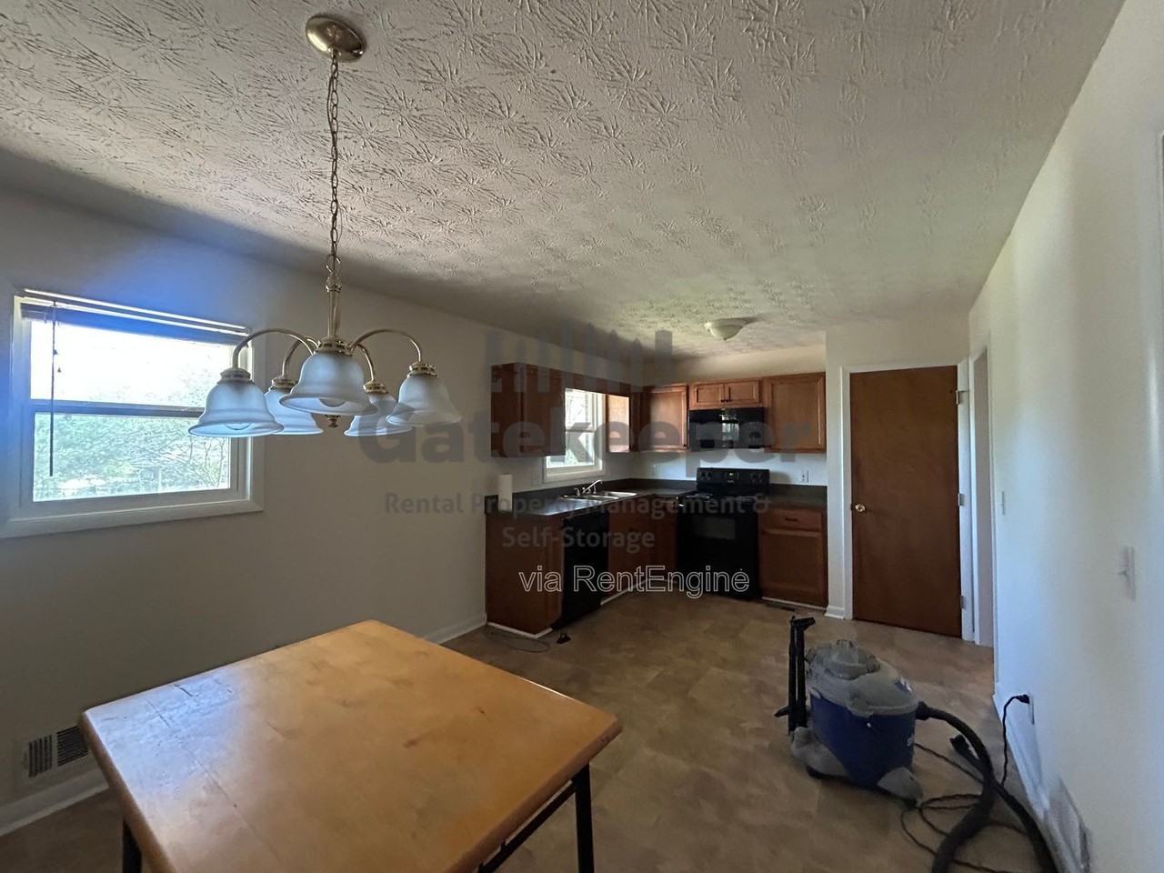 208 Porter Ln - Photo 3 of 13