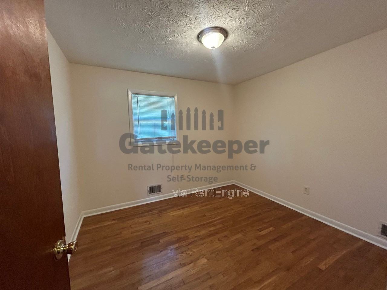 208 Porter Ln - Photo 4 of 13