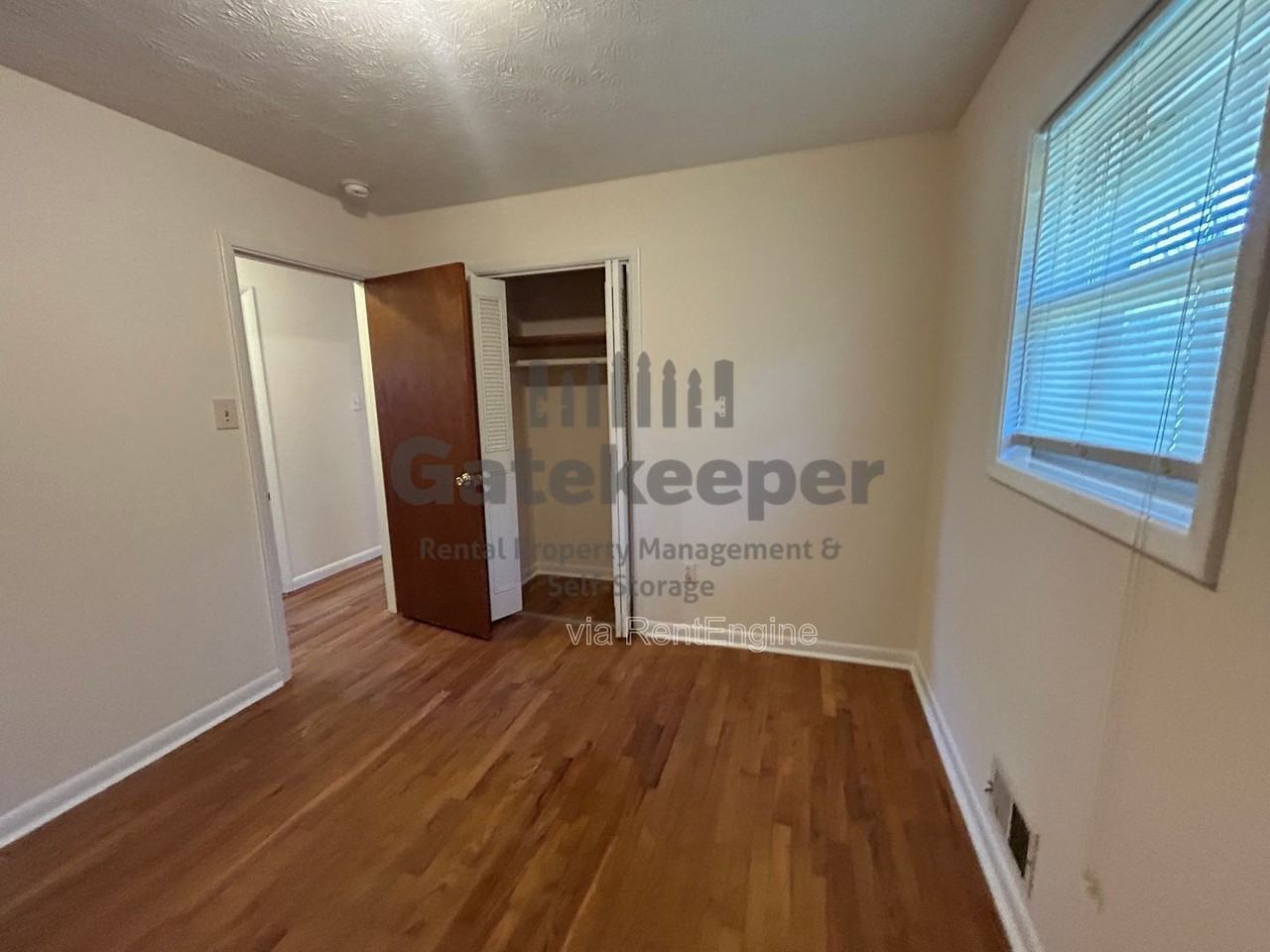 208 Porter Ln - Photo 5 of 13