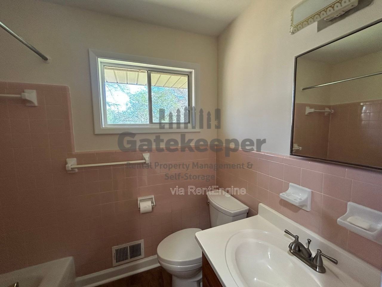 208 Porter Ln - Photo 7 of 13