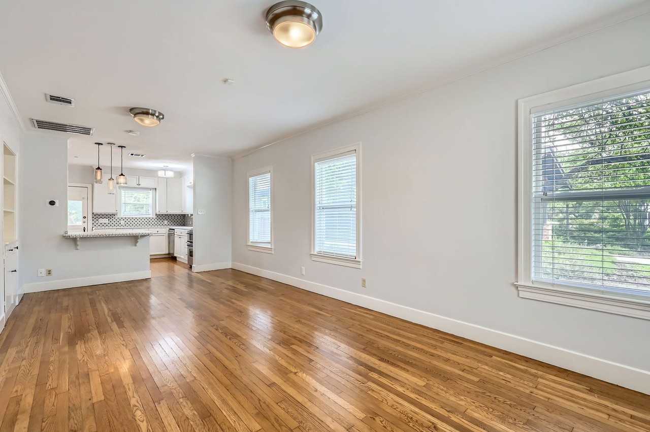 3002 Lafayette Ave - Photo 5 of 29