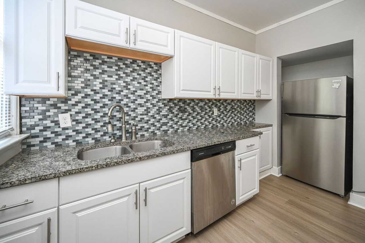 2317 Stratford Ave - Photo 3 of 30