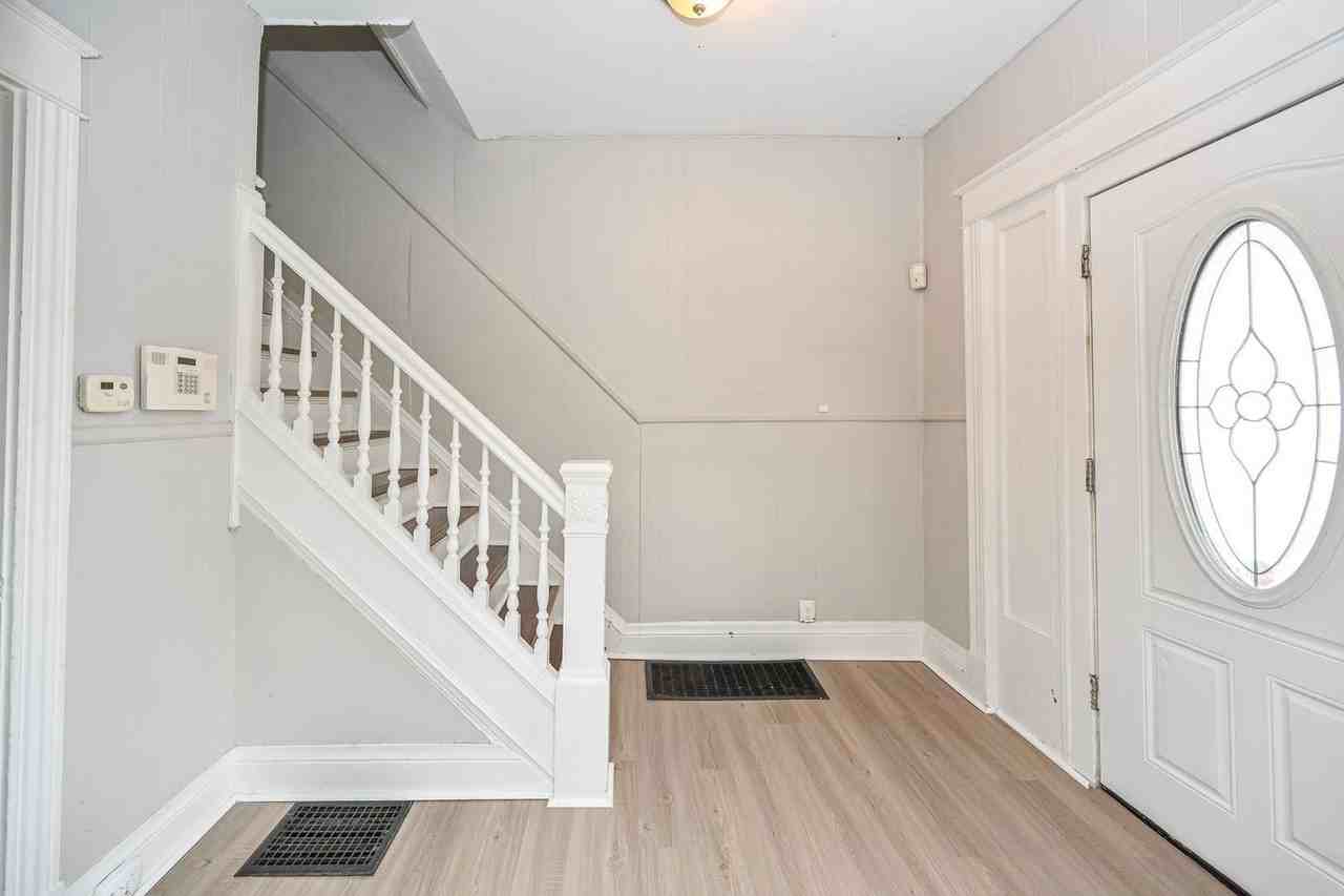 2317 Stratford Ave - Photo 5 of 30