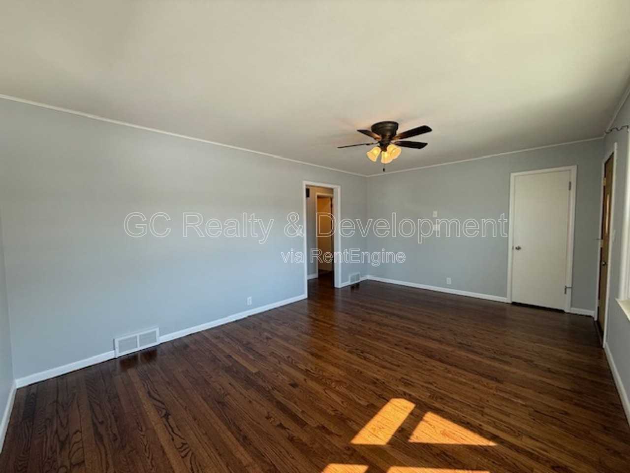 114 Martin Ave - Photo 3 of 18