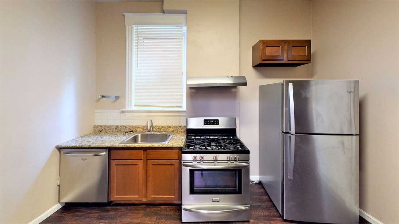 2358 Stratford Ave - Photo 5 of 14