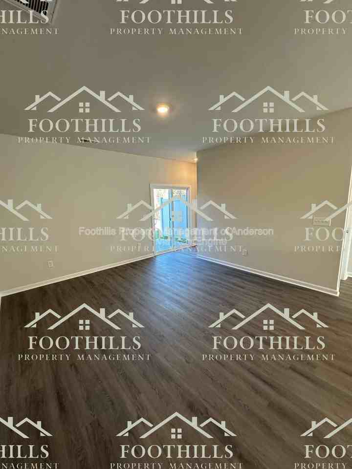 226 Islay Way - Photo 2 of 17