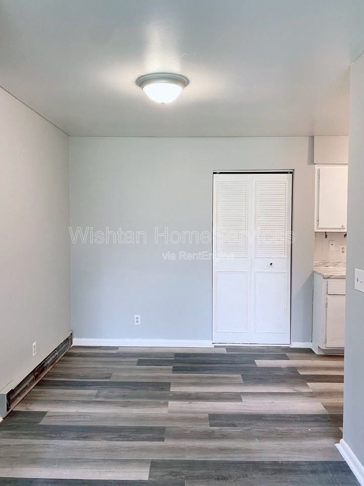 219 N Charleston Blvd #5 - Photo 3 of 17