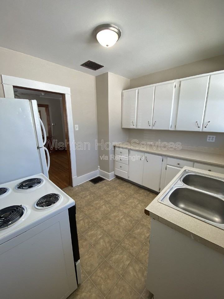 522 W Murray St - Photo 4 of 16