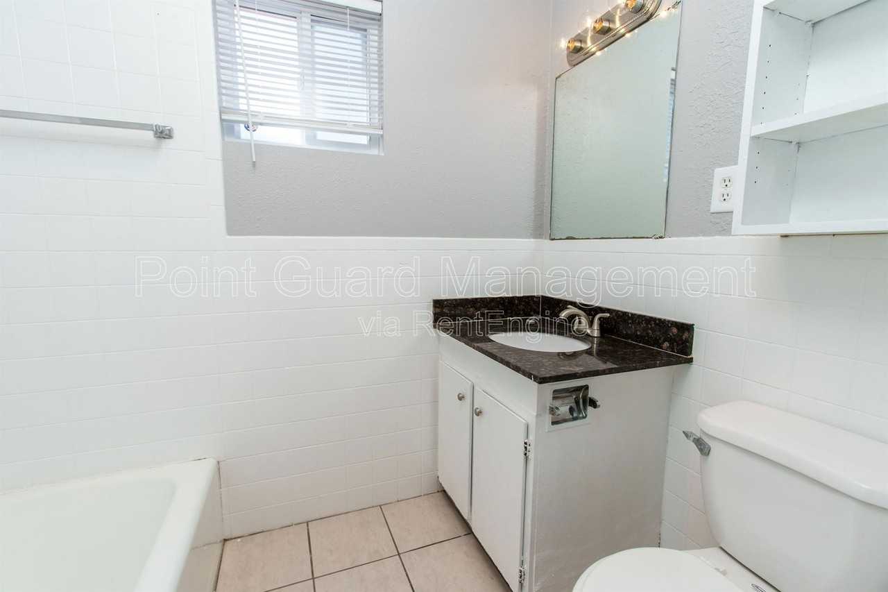 808 N West St #27 - Photo 5 of 13