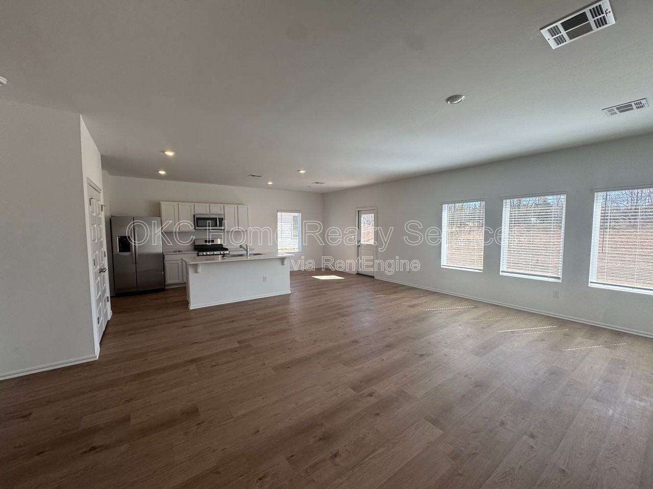 12048 Southwest 36th Street - Photo 3 of 24