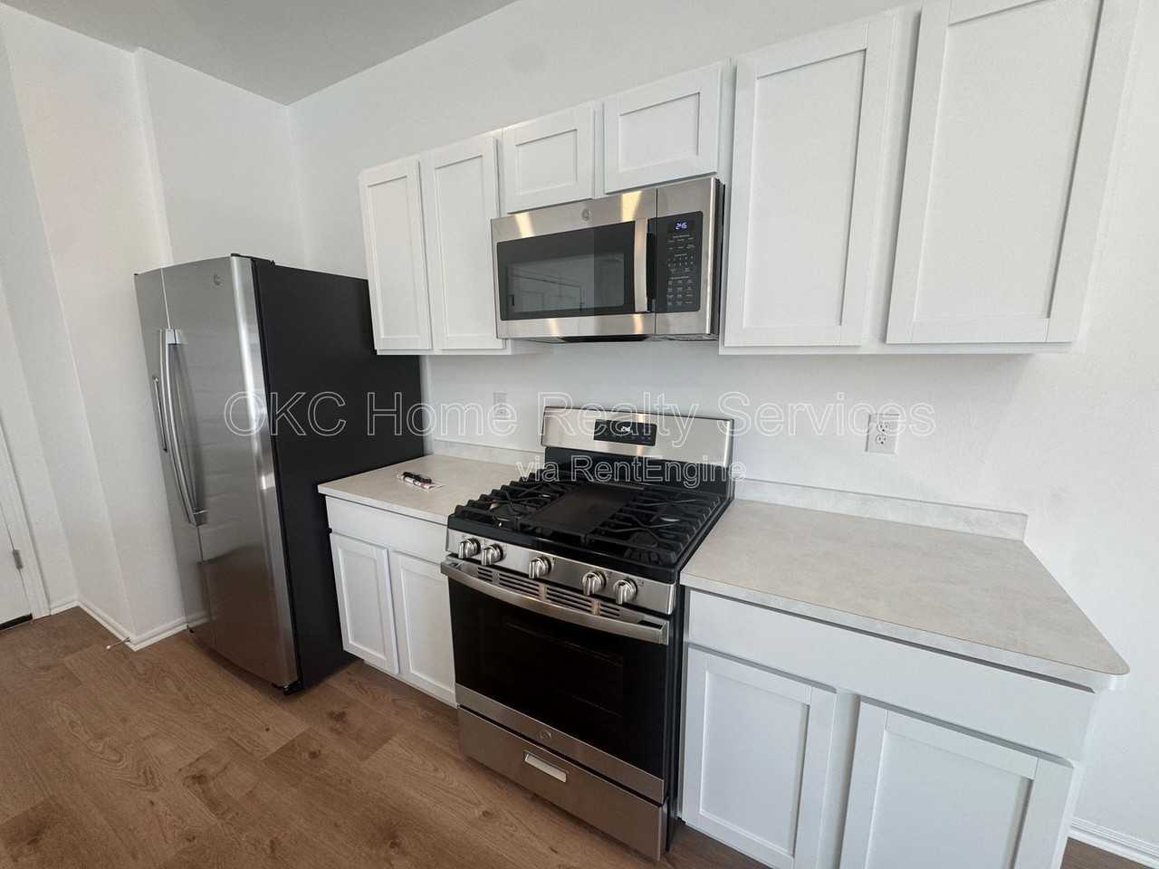 12048 Southwest 36th Street - Photo 5 of 24