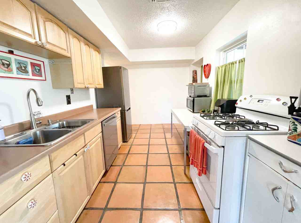 2107 E Monte Vista Rd - Photo 7 of 24