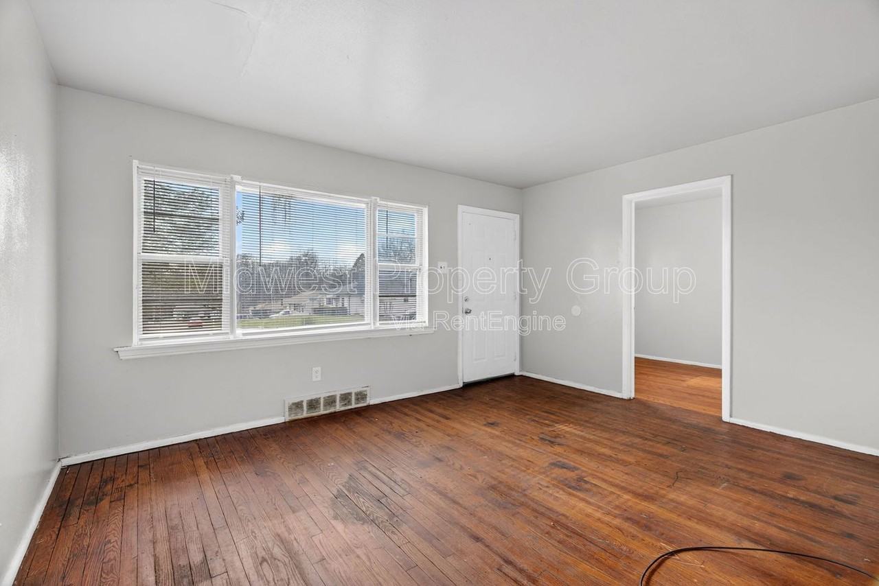 5900 Sheriton Dr - Photo 2 of 21