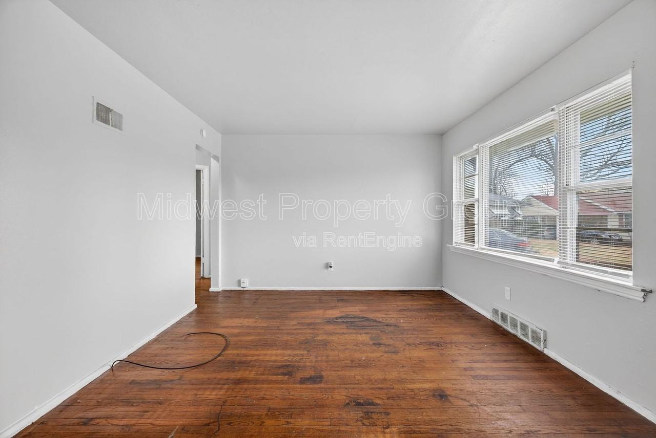 5900 Sheriton Dr - Photo 3 of 21