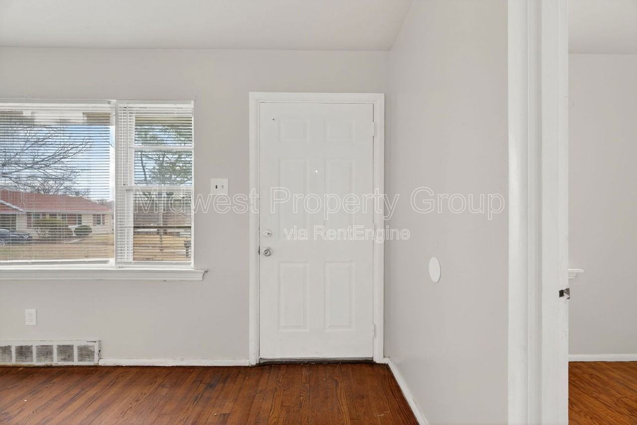 5900 Sheriton Dr - Photo 4 of 21