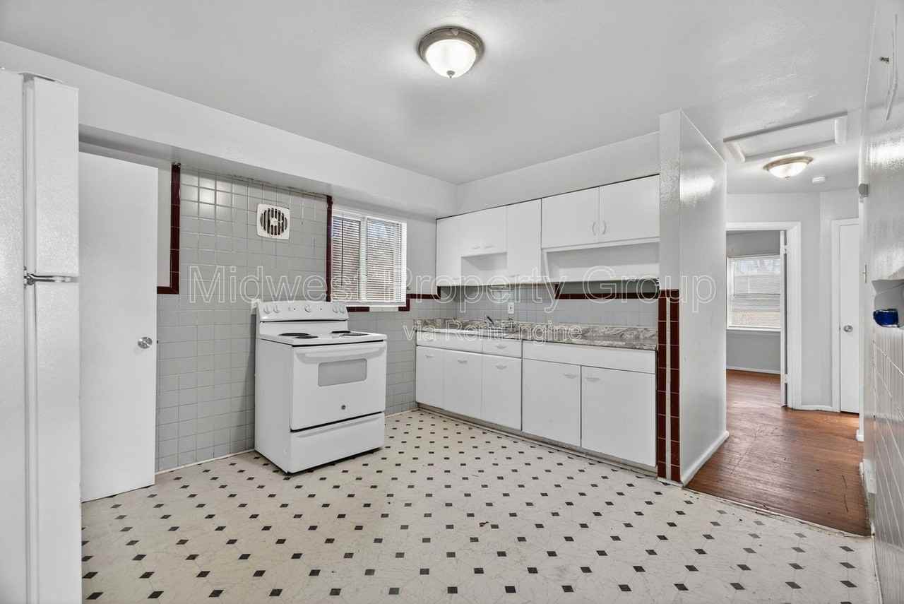 5900 Sheriton Dr - Photo 6 of 21