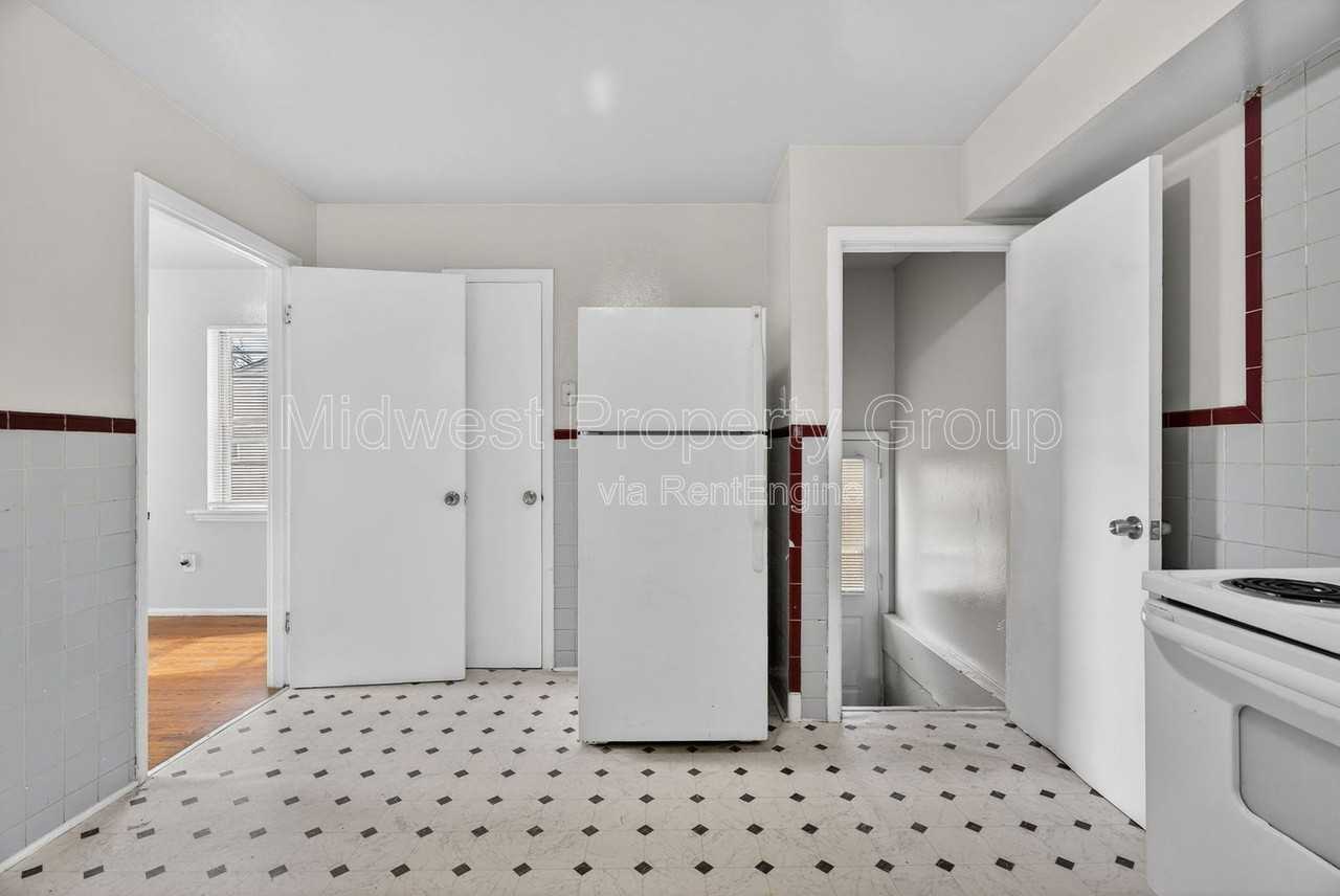 5900 Sheriton Dr - Photo 7 of 21