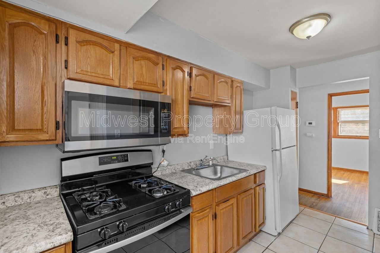 405 Cameron Rd - Photo 2 of 37