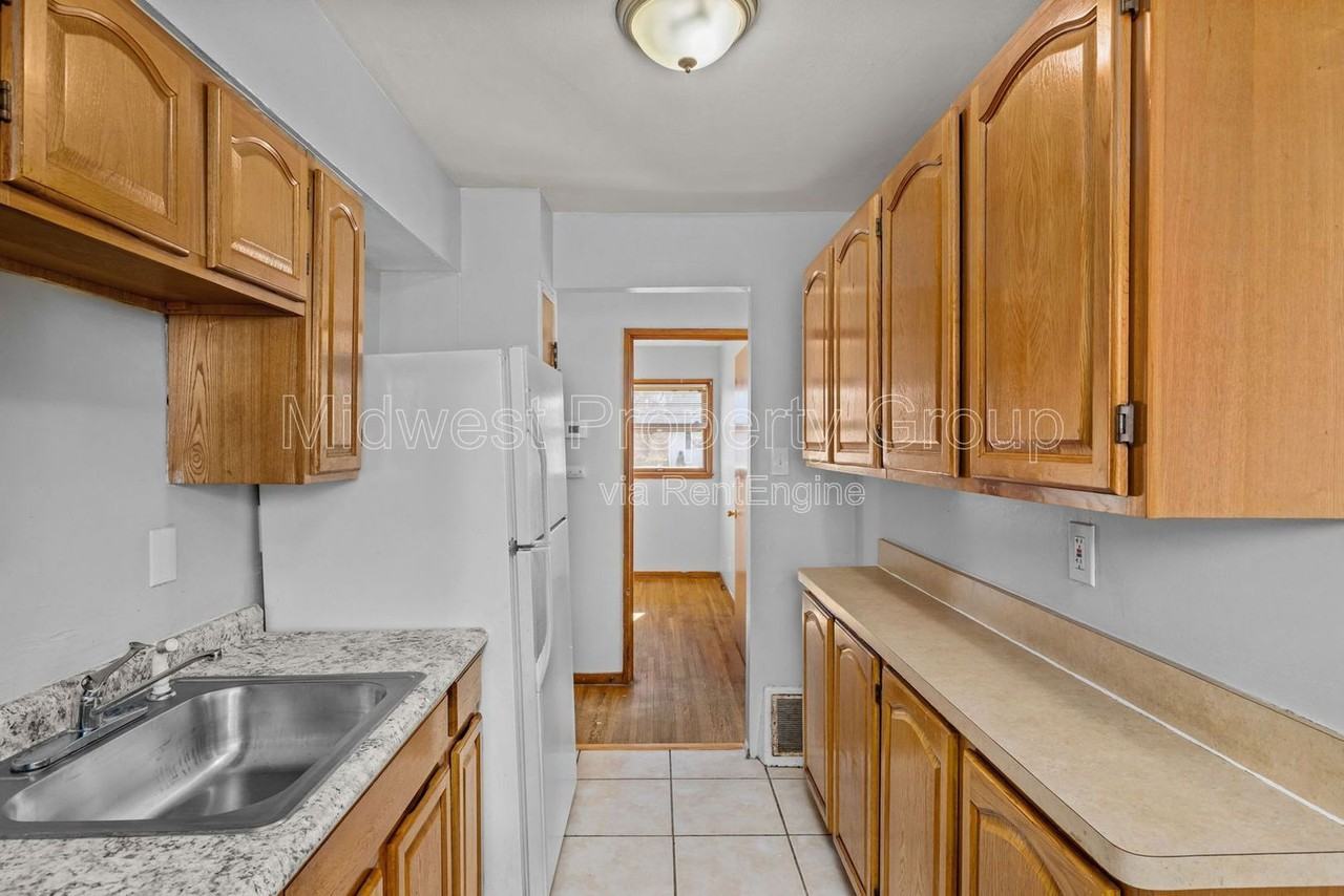 405 Cameron Rd - Photo 5 of 37