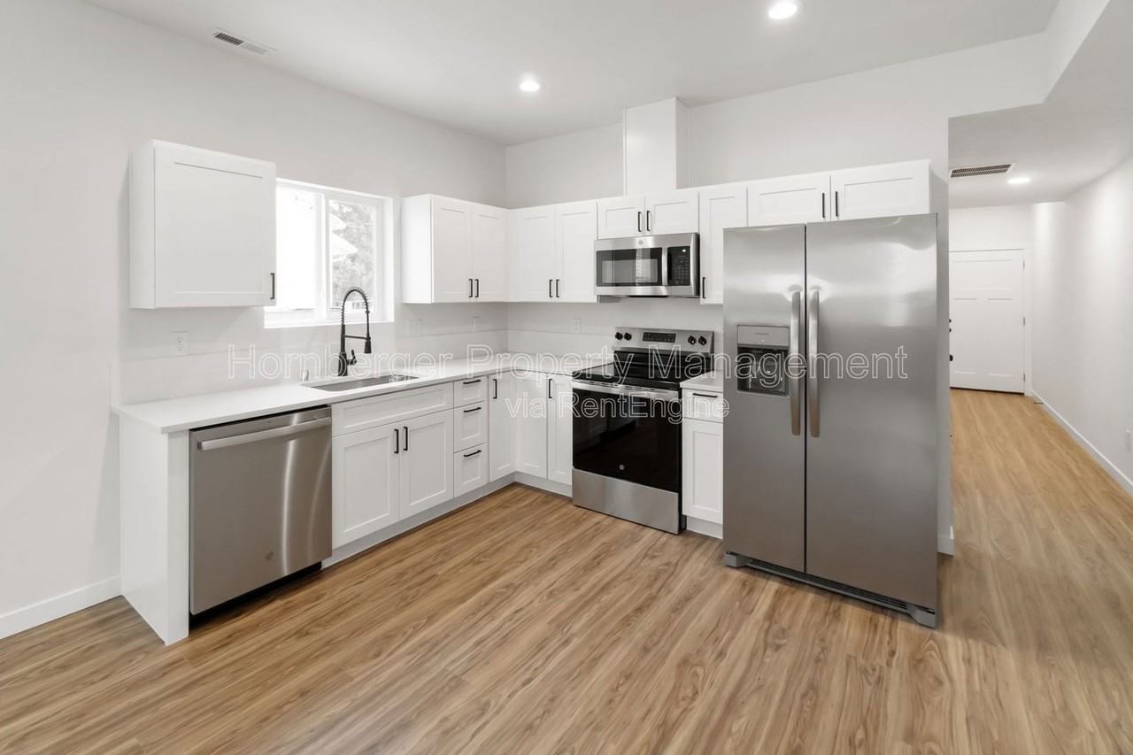 2715 E Columbia Ave #2715 - Photo 2 of 20