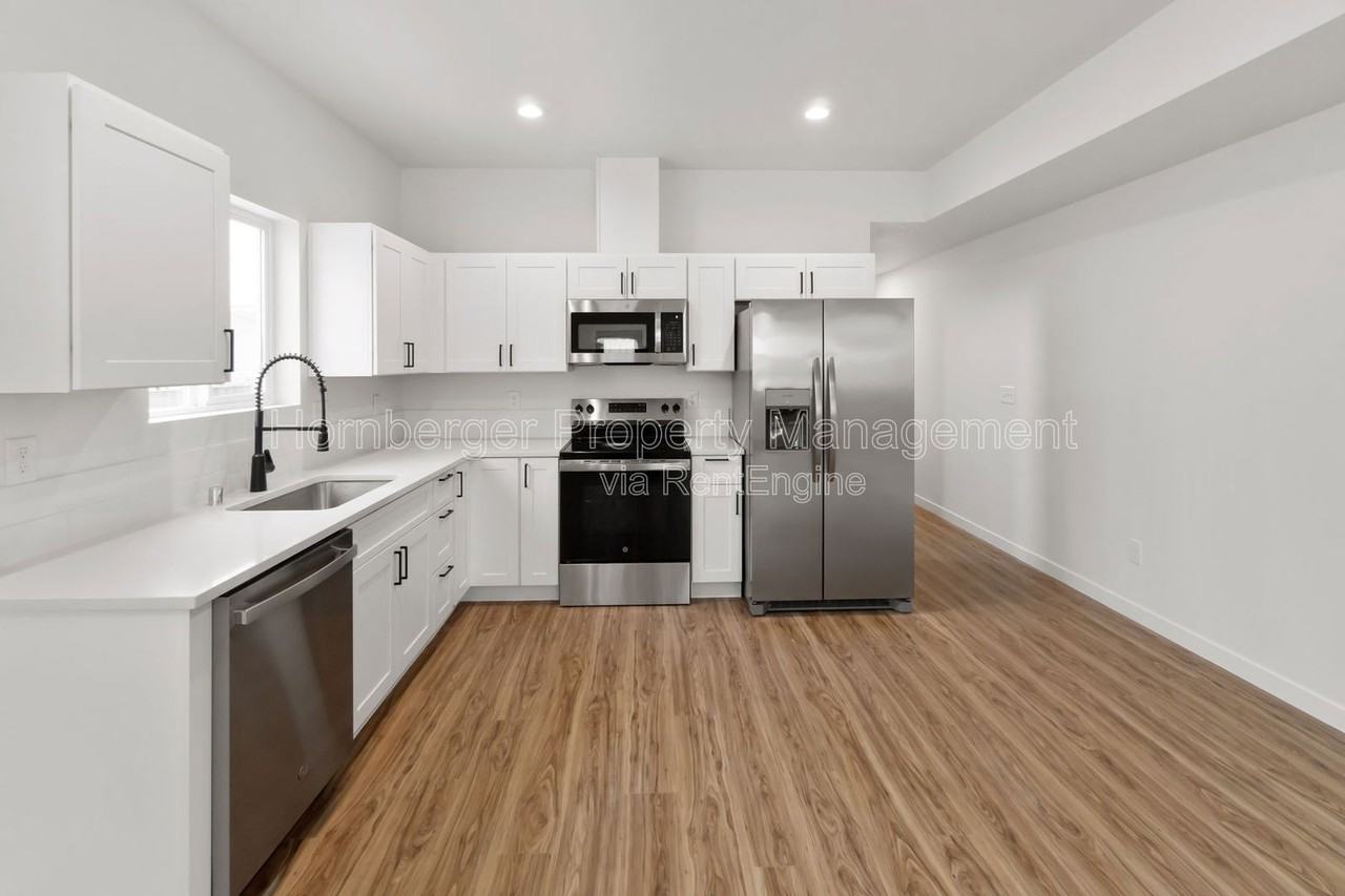 2715 E Columbia Ave #2715 - Photo 3 of 20