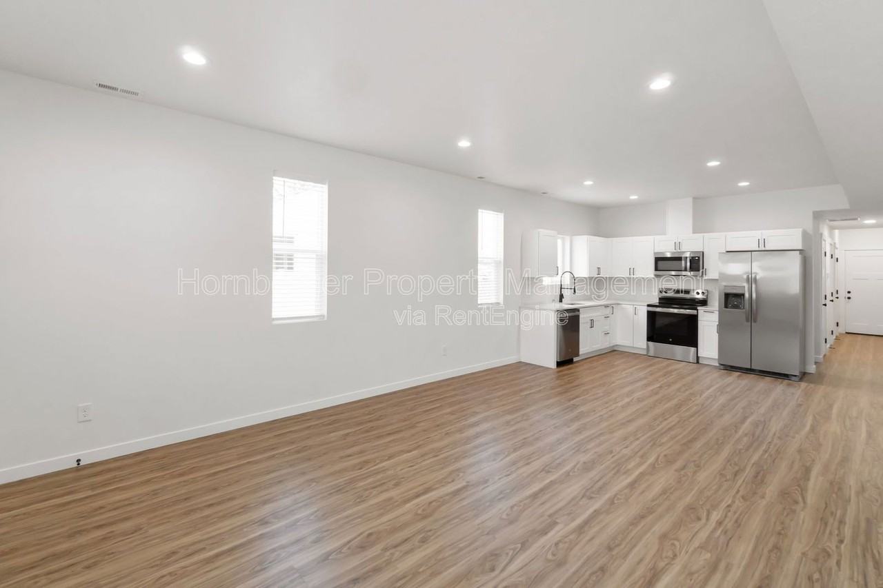 2715 E Columbia Ave #2715 - Photo 5 of 20