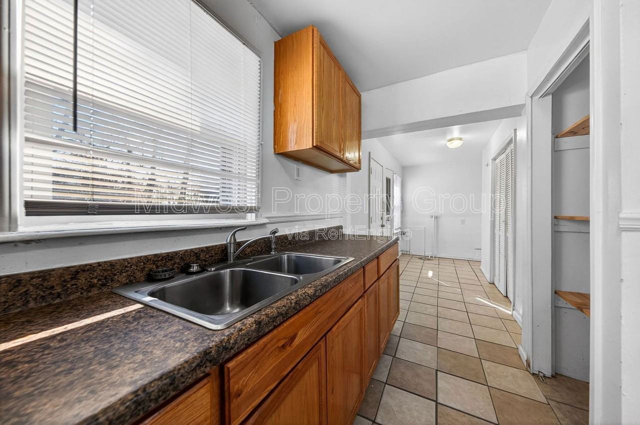 334 Mueller Ave - Photo 2 of 19