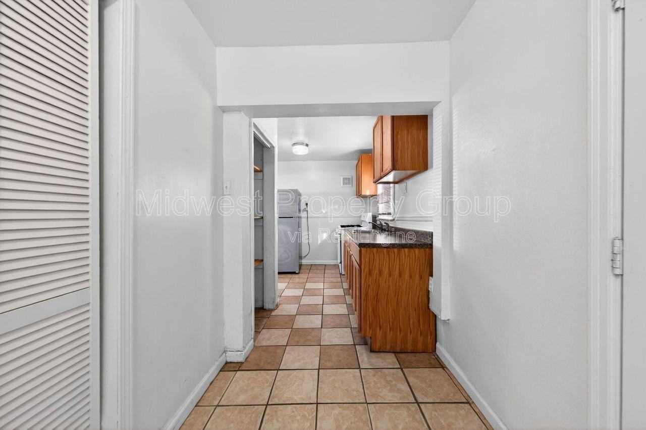 334 Mueller Ave - Photo 5 of 19