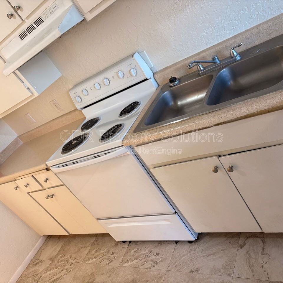 1100 Coal Ave Sw #7 - Photo 6 of 10