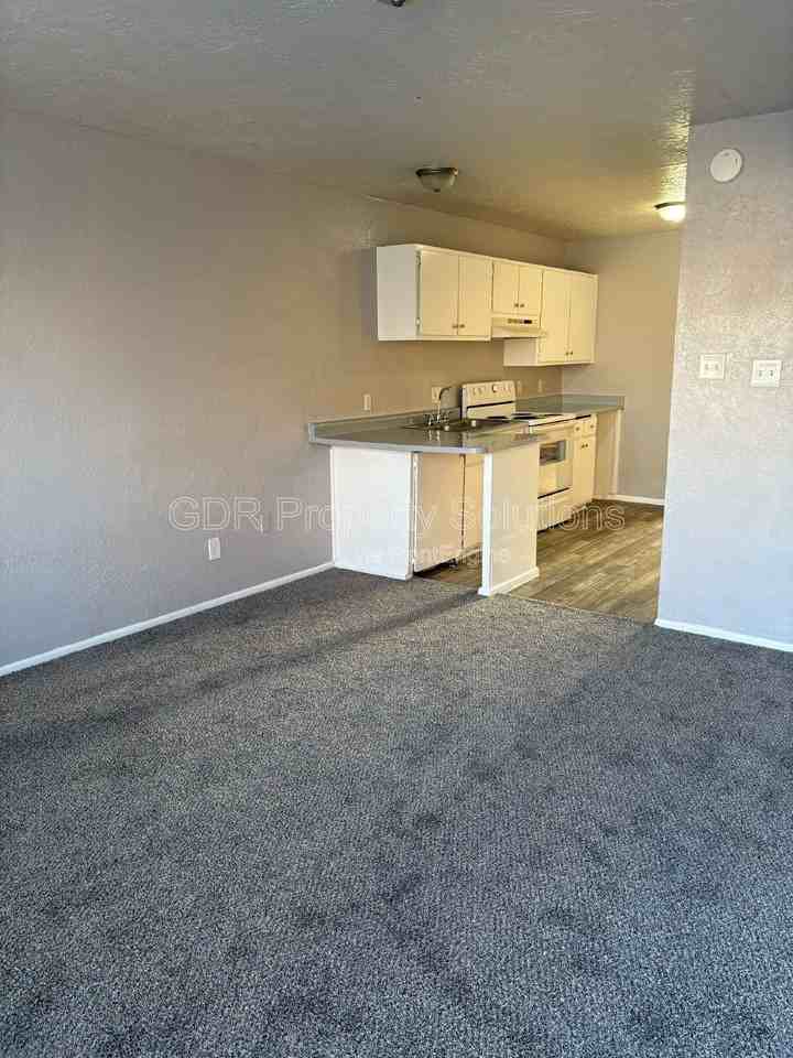 1100 Coal Ave Sw #8 - Photo 3 of 11