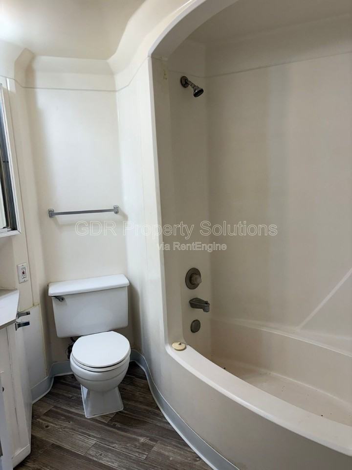 1100 Coal Ave Sw #8 - Photo 6 of 11