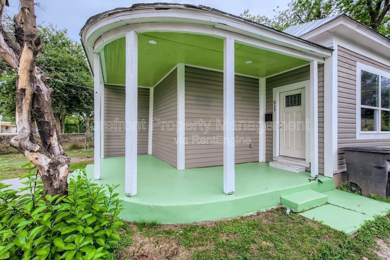 517 Hicks Ave - Photo 2 of 32