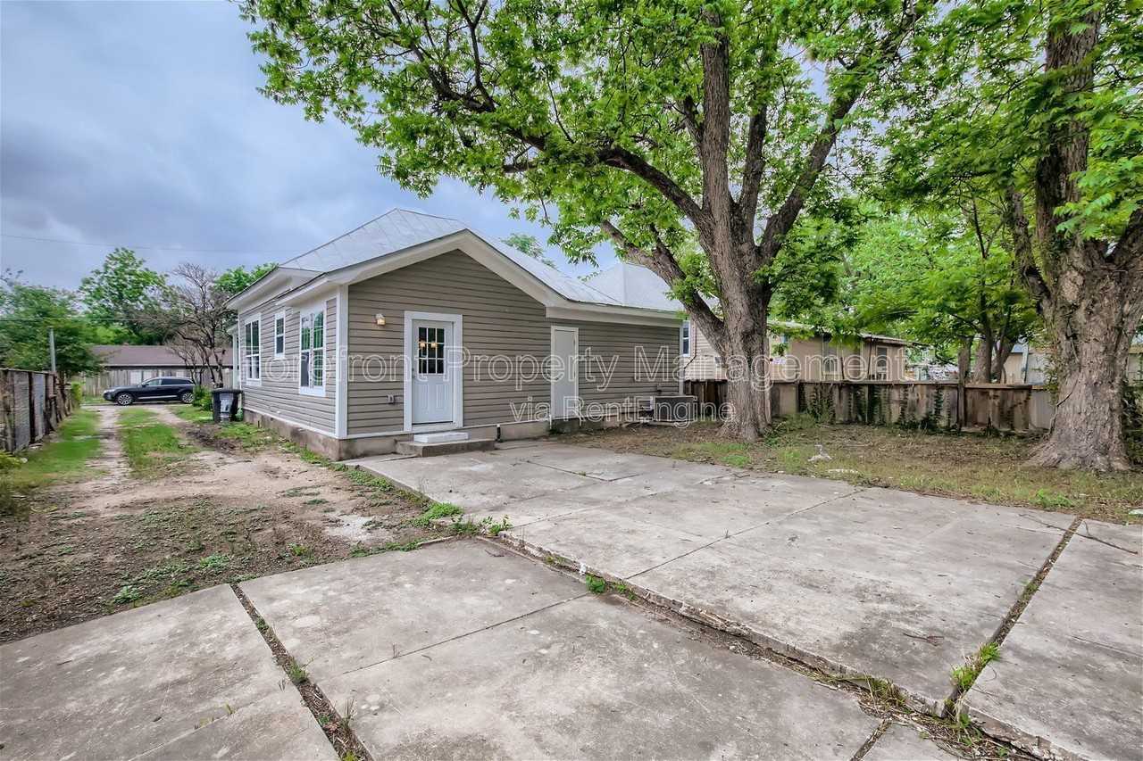 517 Hicks Ave - Photo 3 of 32