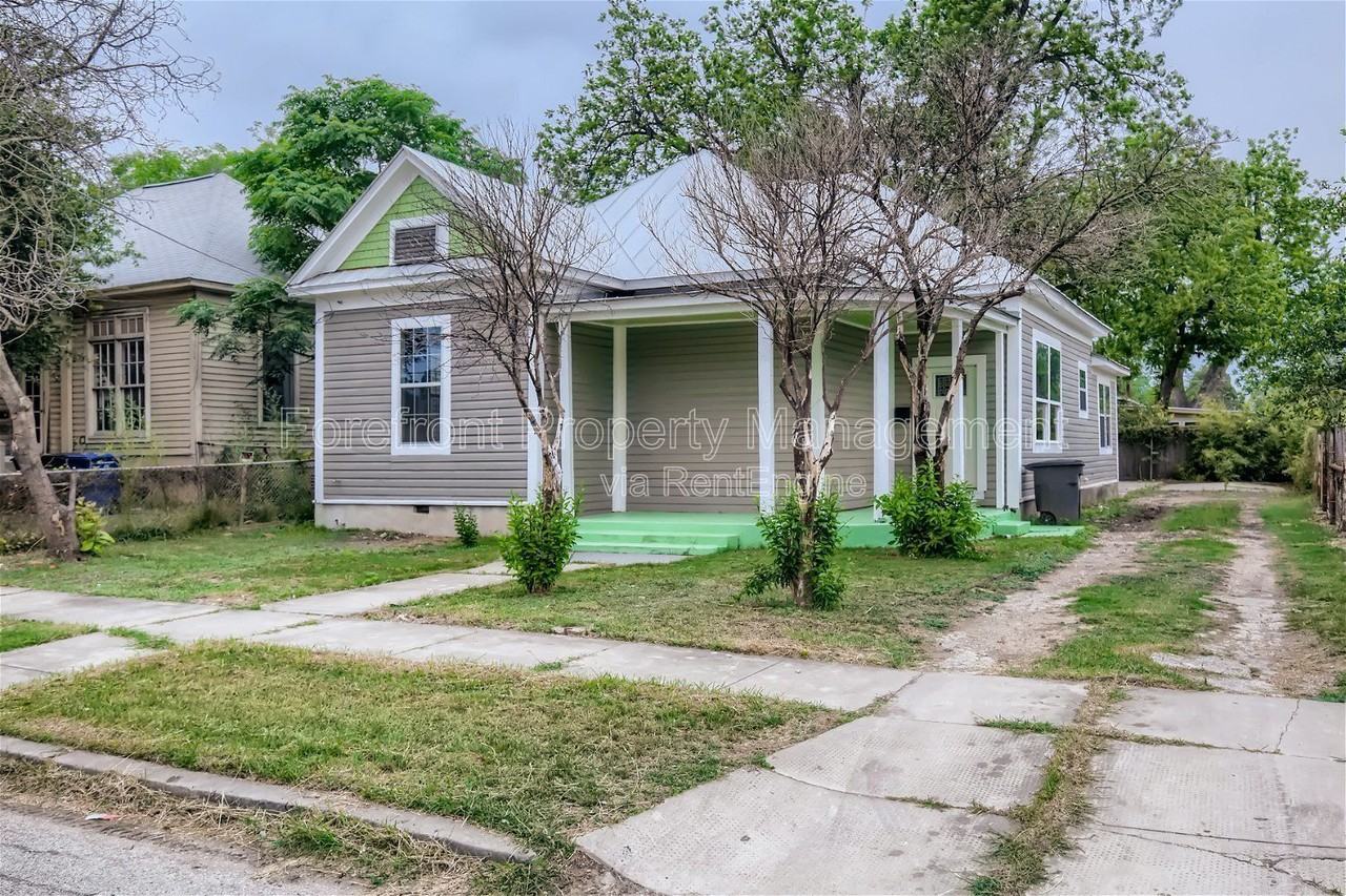 517 Hicks Ave - Photo 4 of 32