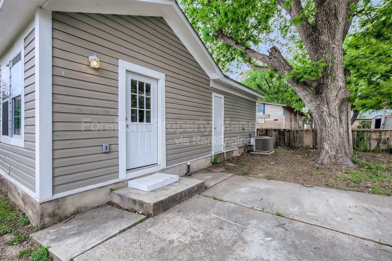 517 Hicks Ave - Photo 5 of 32