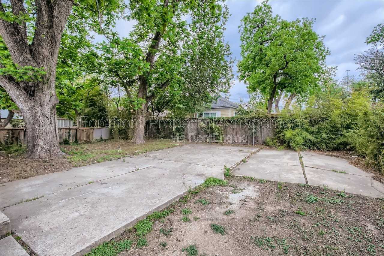 517 Hicks Ave - Photo 6 of 32