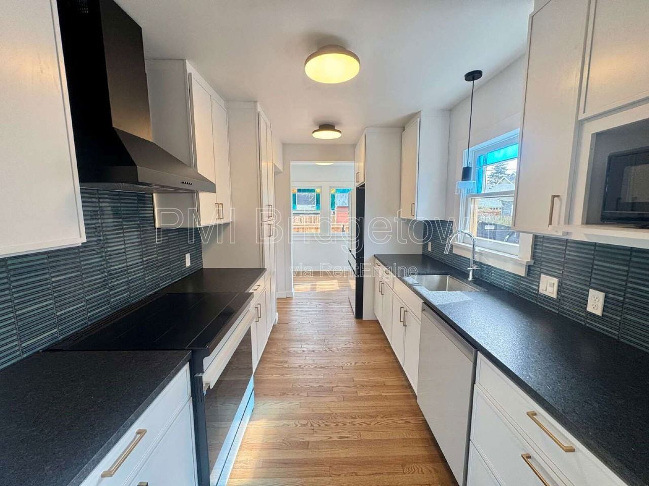 7300 N Mobile Ave - Photo 6 of 30