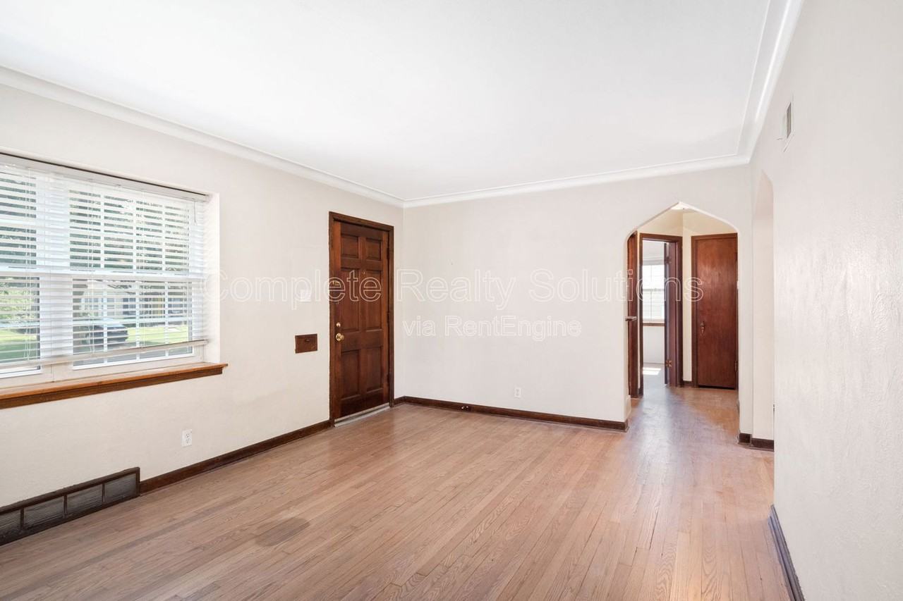 5442 Bancroft Ave - Photo 4 of 18