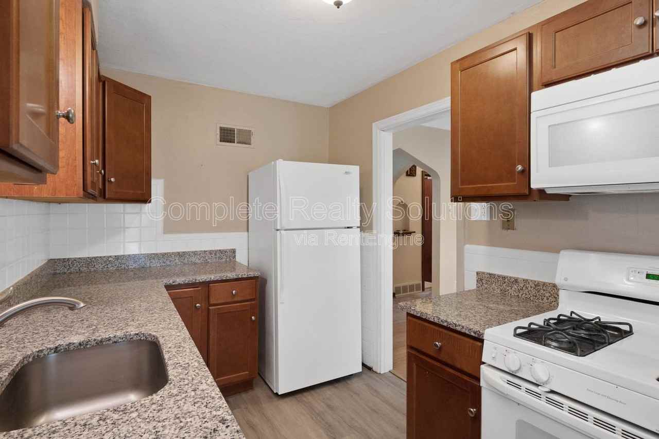 5442 Bancroft Ave - Photo 5 of 18